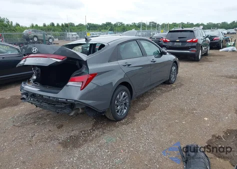 2024 Hyundai Elantra Sel z USA, uszkodzony, nr VIN KMHLM4DG2RU835549